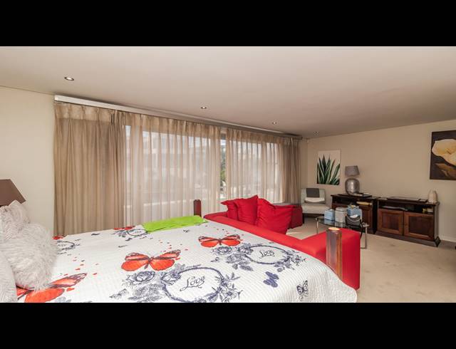 6 BEDROOM HOUSE FOR SALE IN BLOUBERGSTRAND
